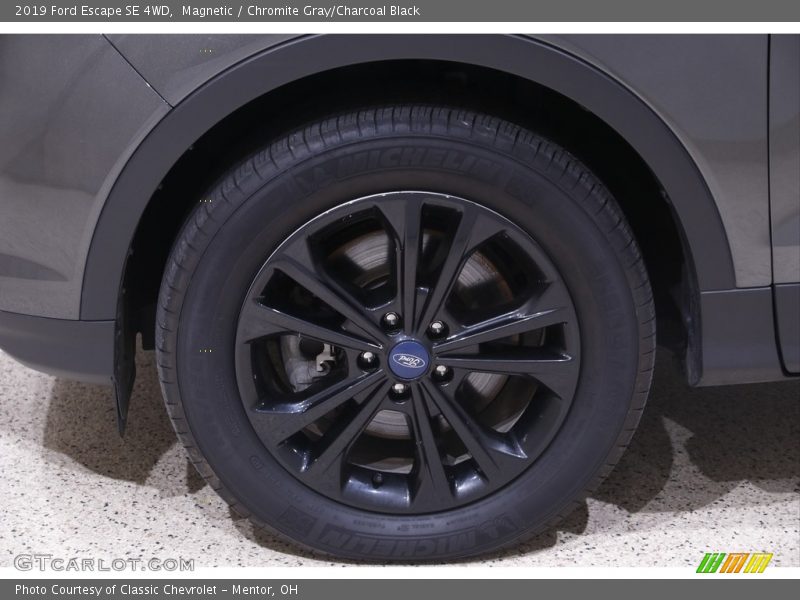 Magnetic / Chromite Gray/Charcoal Black 2019 Ford Escape SE 4WD