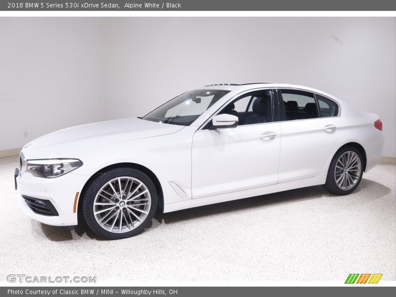 Alpine White / Black 2018 BMW 5 Series 530i xDrive Sedan