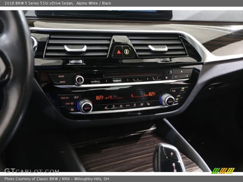 Alpine White / Black 2018 BMW 5 Series 530i xDrive Sedan