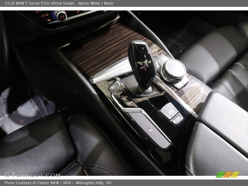 Alpine White / Black 2018 BMW 5 Series 530i xDrive Sedan