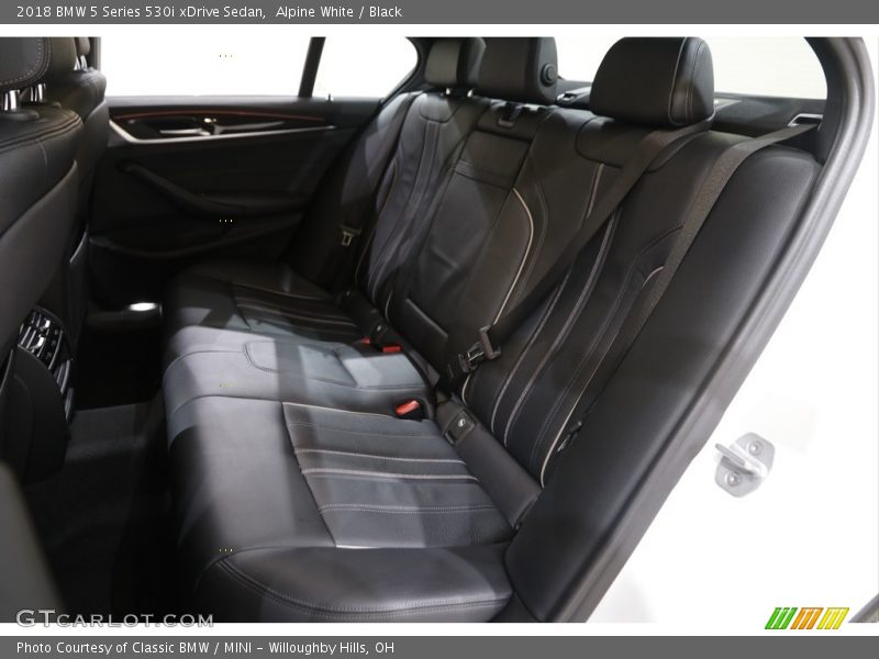Alpine White / Black 2018 BMW 5 Series 530i xDrive Sedan