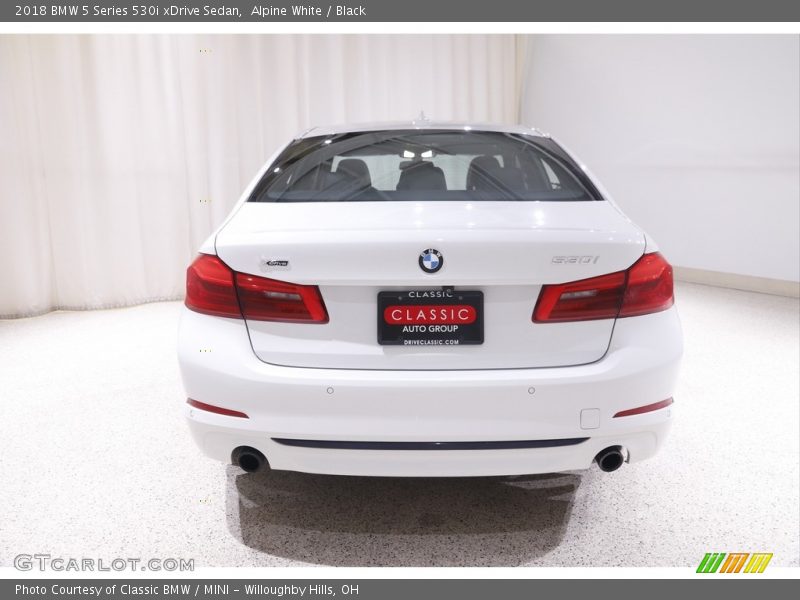 Alpine White / Black 2018 BMW 5 Series 530i xDrive Sedan