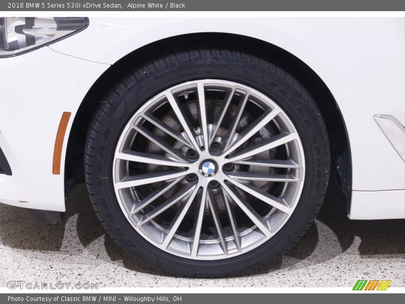 Alpine White / Black 2018 BMW 5 Series 530i xDrive Sedan