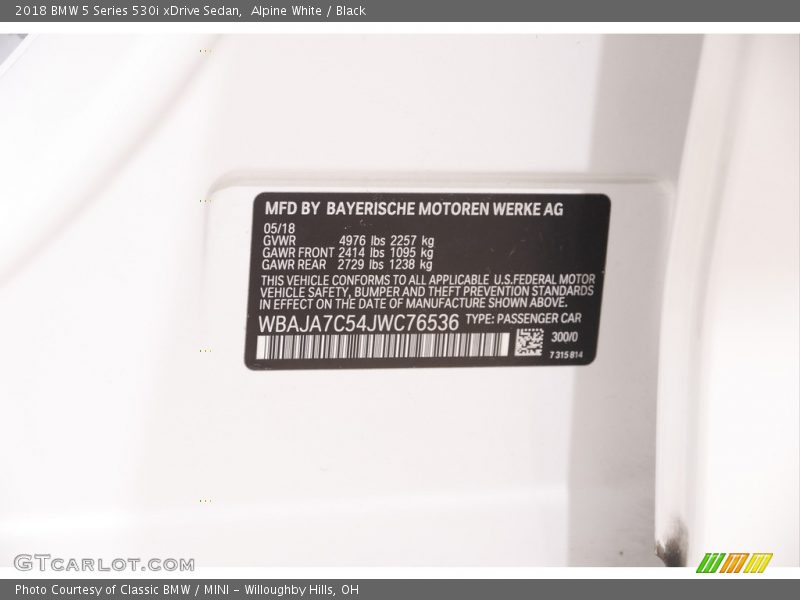 Alpine White / Black 2018 BMW 5 Series 530i xDrive Sedan
