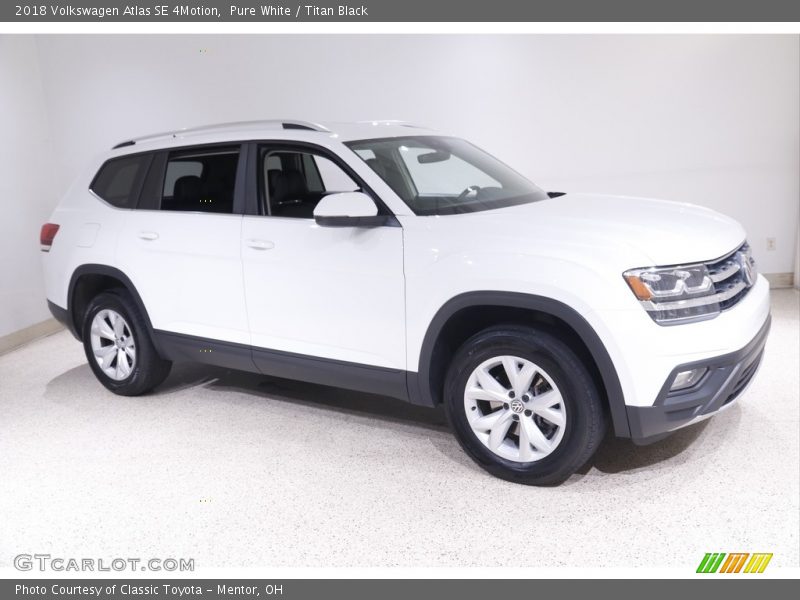 Pure White / Titan Black 2018 Volkswagen Atlas SE 4Motion