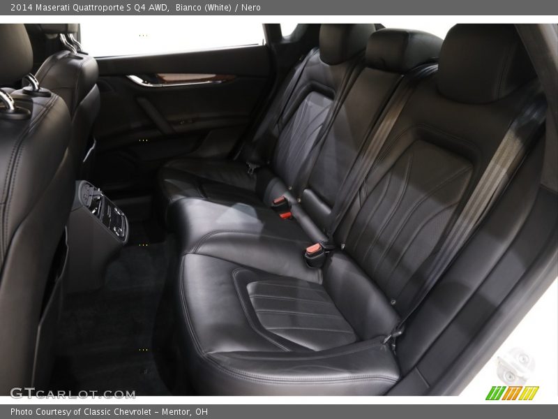 Bianco (White) / Nero 2014 Maserati Quattroporte S Q4 AWD