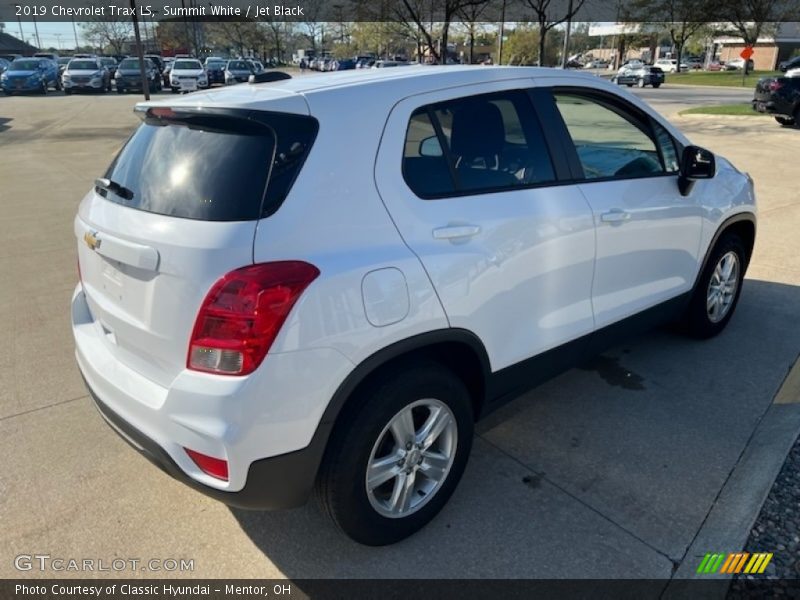 Summit White / Jet Black 2019 Chevrolet Trax LS