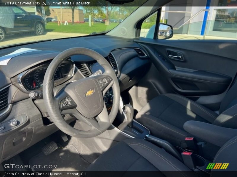 Summit White / Jet Black 2019 Chevrolet Trax LS