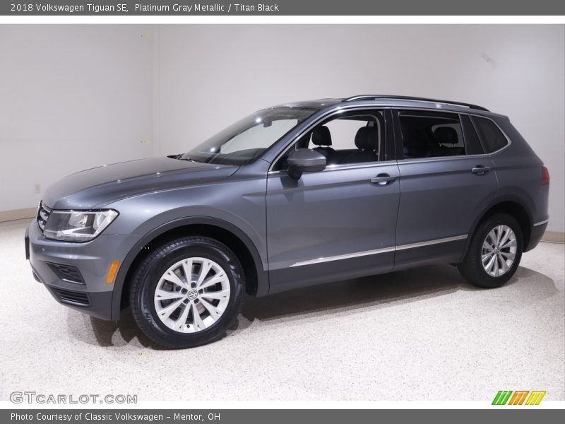 Platinum Gray Metallic / Titan Black 2018 Volkswagen Tiguan SE