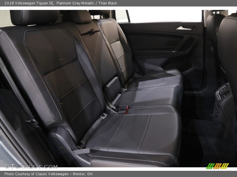 Platinum Gray Metallic / Titan Black 2018 Volkswagen Tiguan SE
