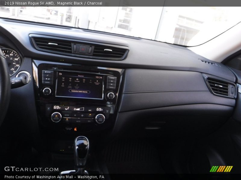 Magnetic Black / Charcoal 2019 Nissan Rogue SV AWD