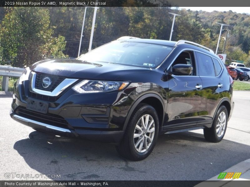 Magnetic Black / Charcoal 2019 Nissan Rogue SV AWD