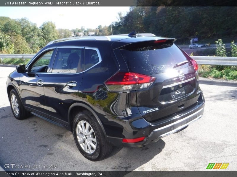 Magnetic Black / Charcoal 2019 Nissan Rogue SV AWD