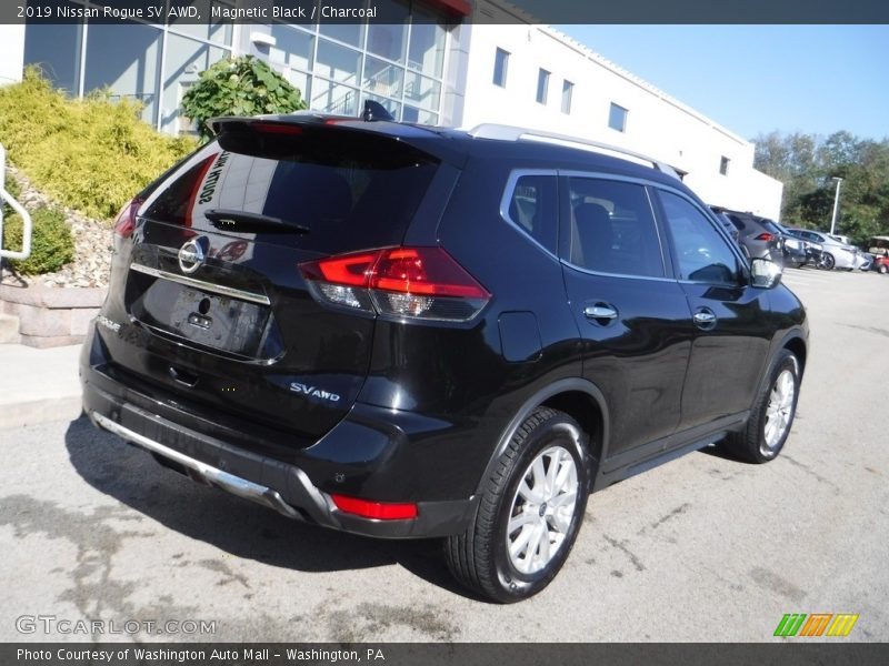 Magnetic Black / Charcoal 2019 Nissan Rogue SV AWD