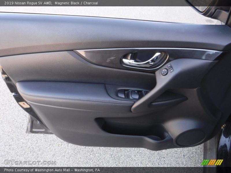 Magnetic Black / Charcoal 2019 Nissan Rogue SV AWD