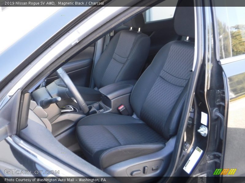 Magnetic Black / Charcoal 2019 Nissan Rogue SV AWD