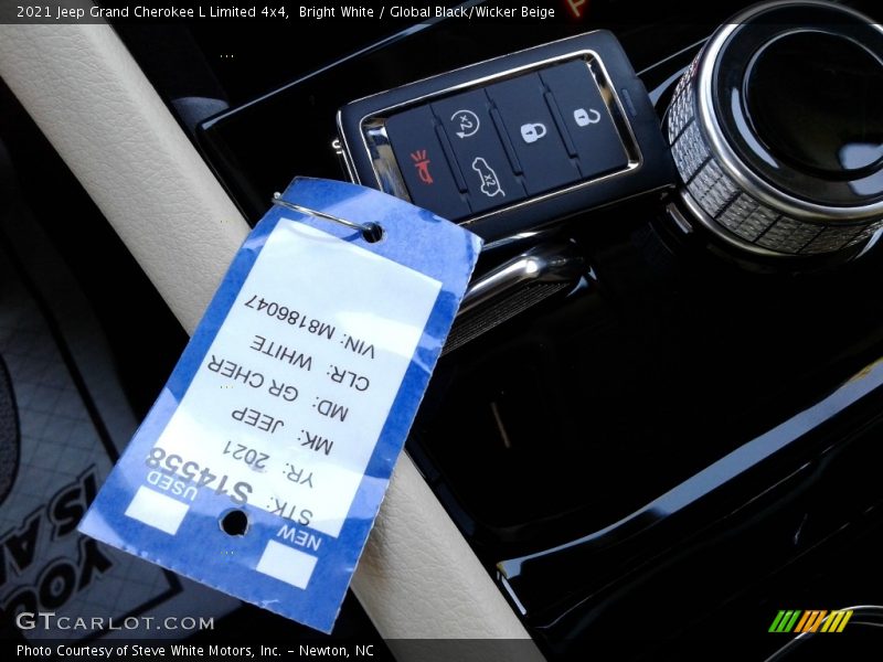 Bright White / Global Black/Wicker Beige 2021 Jeep Grand Cherokee L Limited 4x4