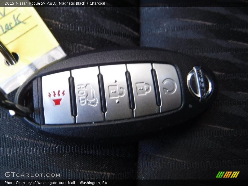 Magnetic Black / Charcoal 2019 Nissan Rogue SV AWD