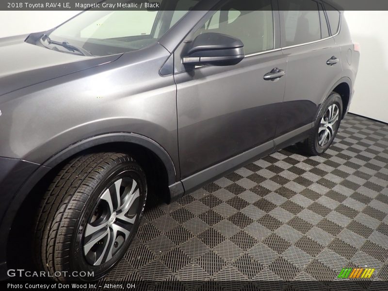 Magnetic Gray Metallic / Black 2018 Toyota RAV4 LE