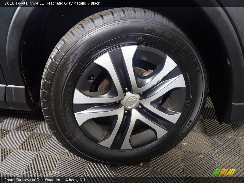 Magnetic Gray Metallic / Black 2018 Toyota RAV4 LE