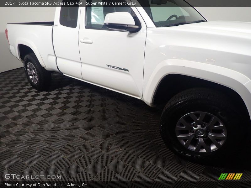 Super White / Cement Gray 2017 Toyota Tacoma SR5 Access Cab 4x4