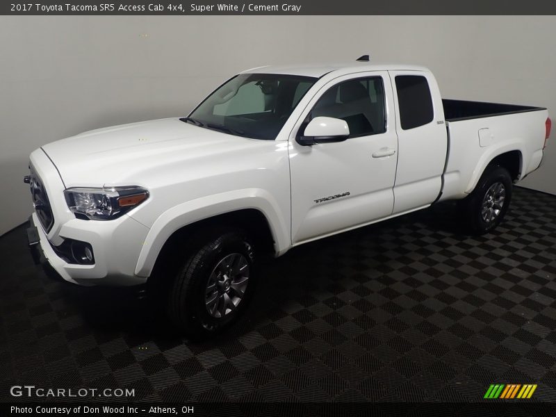 Super White / Cement Gray 2017 Toyota Tacoma SR5 Access Cab 4x4