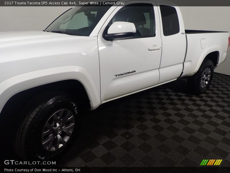 Super White / Cement Gray 2017 Toyota Tacoma SR5 Access Cab 4x4