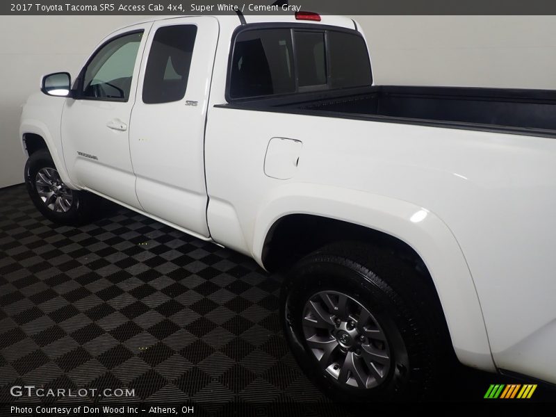 Super White / Cement Gray 2017 Toyota Tacoma SR5 Access Cab 4x4