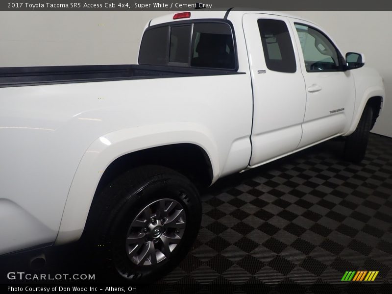 Super White / Cement Gray 2017 Toyota Tacoma SR5 Access Cab 4x4
