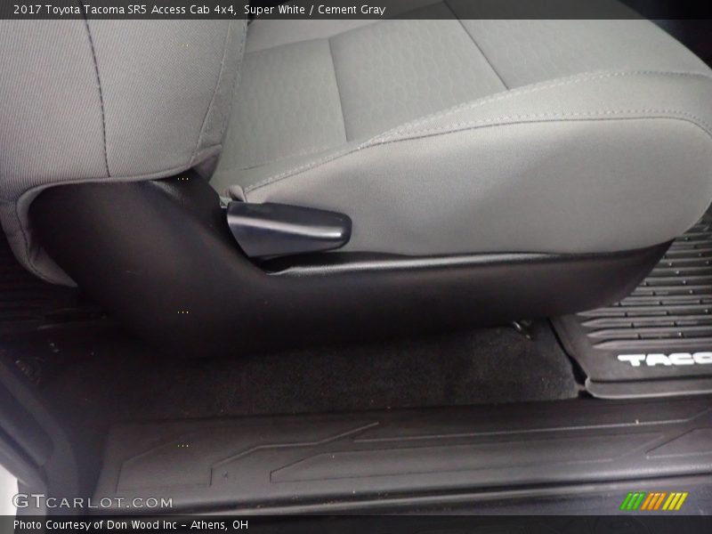 Super White / Cement Gray 2017 Toyota Tacoma SR5 Access Cab 4x4