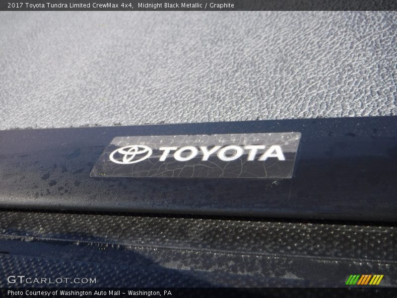 Midnight Black Metallic / Graphite 2017 Toyota Tundra Limited CrewMax 4x4