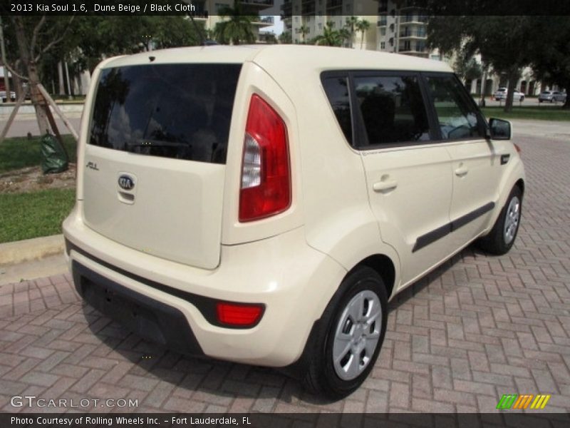 Dune Beige / Black Cloth 2013 Kia Soul 1.6