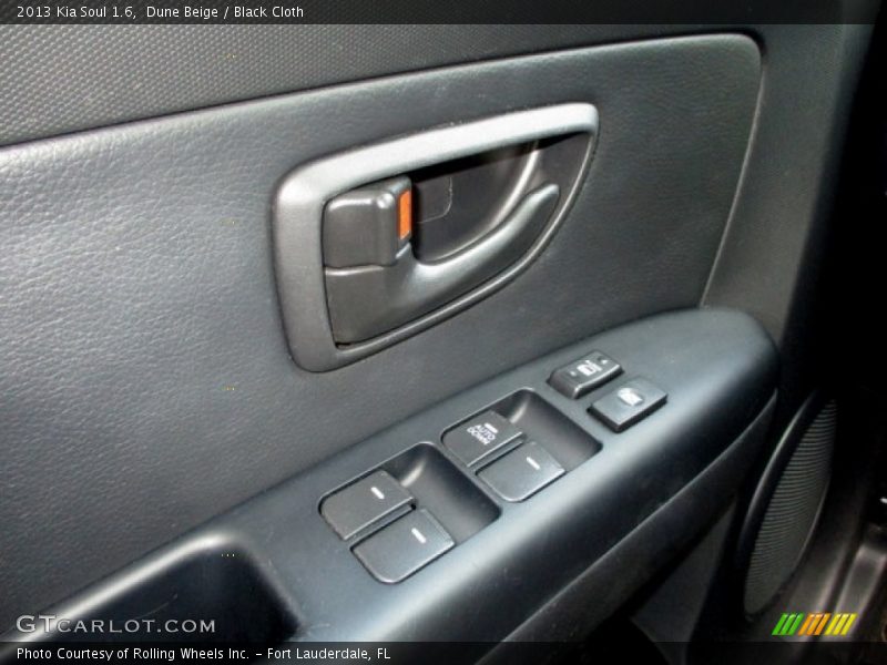 Dune Beige / Black Cloth 2013 Kia Soul 1.6