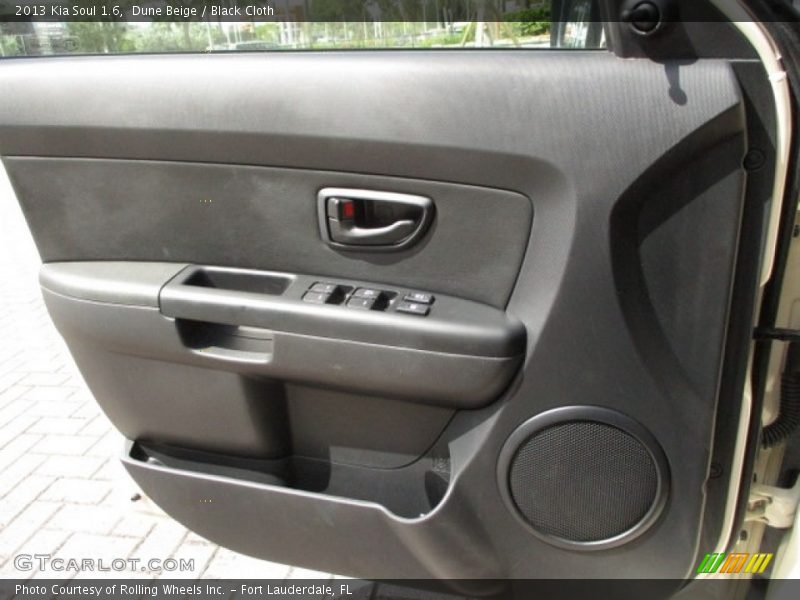 Dune Beige / Black Cloth 2013 Kia Soul 1.6