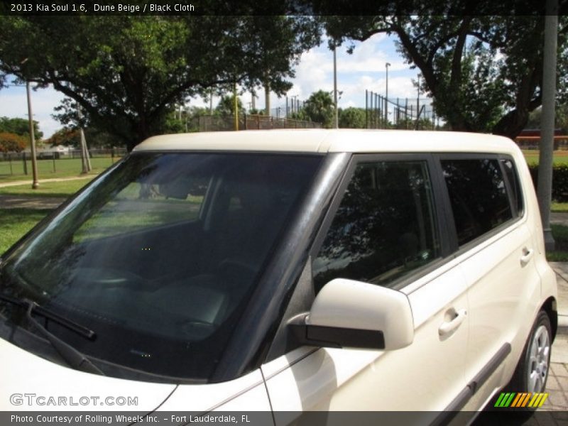 Dune Beige / Black Cloth 2013 Kia Soul 1.6