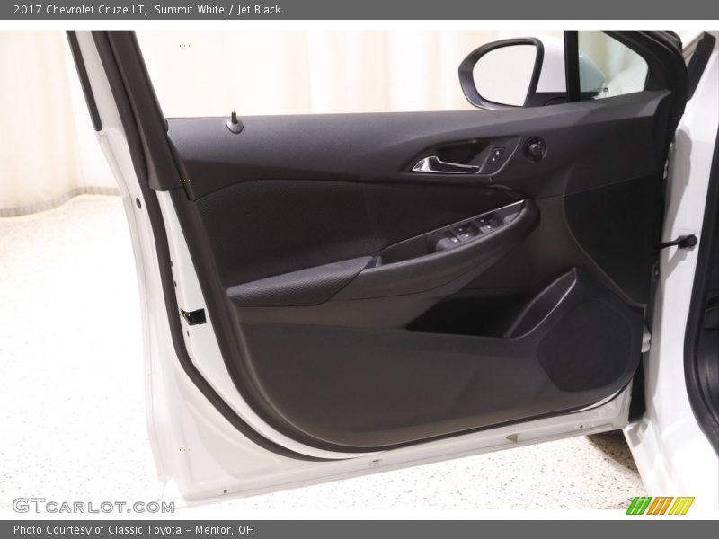 Summit White / Jet Black 2017 Chevrolet Cruze LT