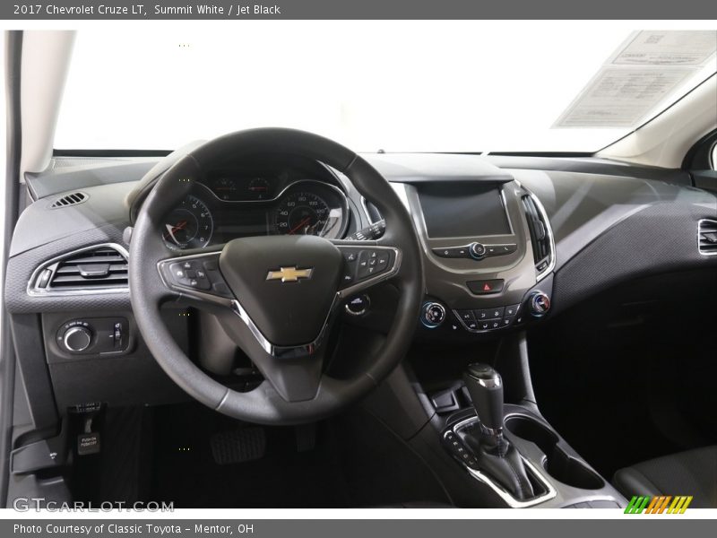 Summit White / Jet Black 2017 Chevrolet Cruze LT