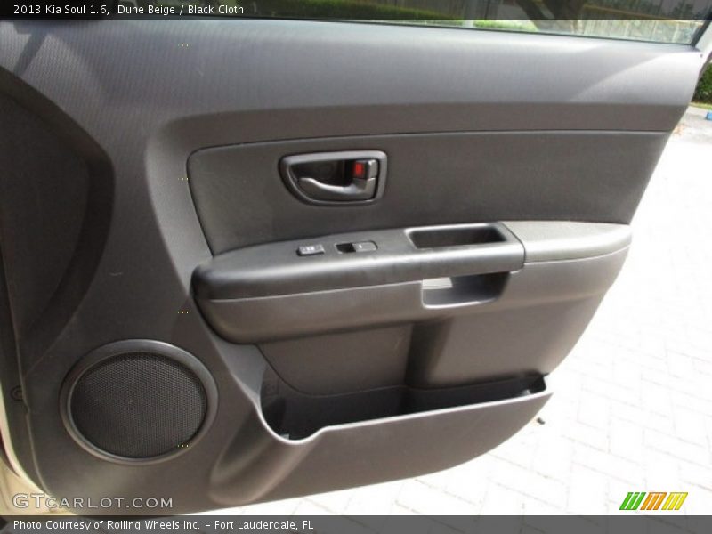 Dune Beige / Black Cloth 2013 Kia Soul 1.6
