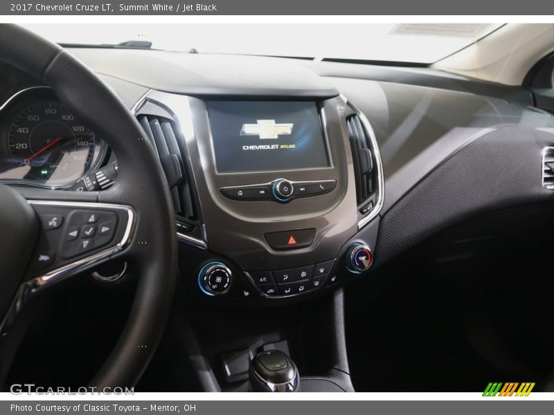Summit White / Jet Black 2017 Chevrolet Cruze LT