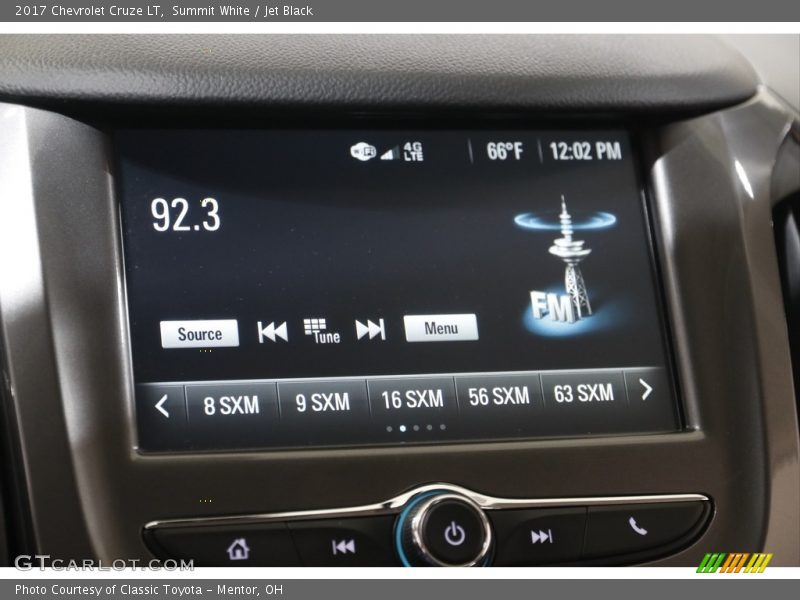 Summit White / Jet Black 2017 Chevrolet Cruze LT
