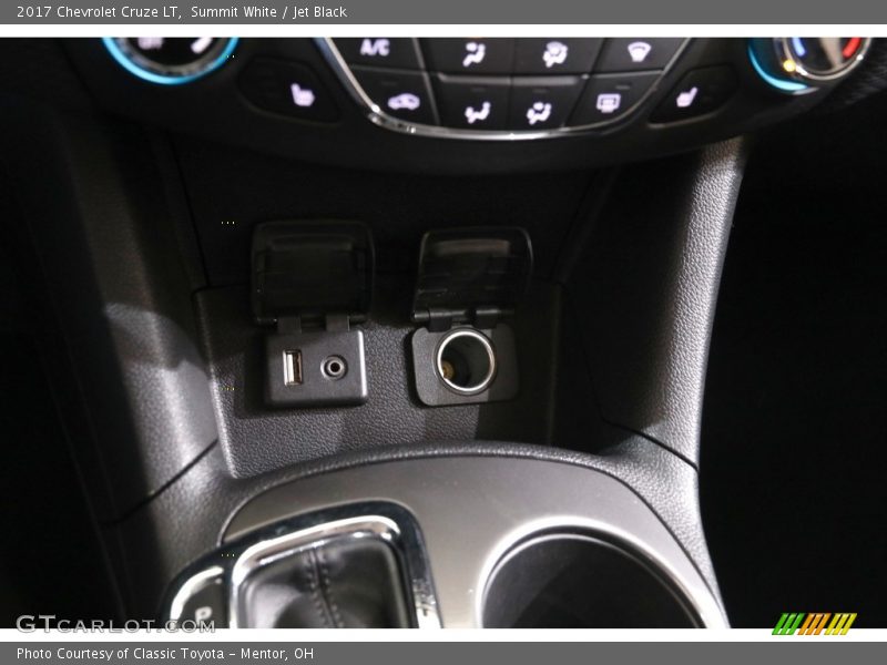 Summit White / Jet Black 2017 Chevrolet Cruze LT