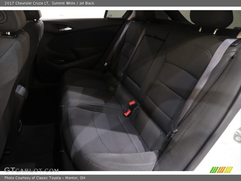Summit White / Jet Black 2017 Chevrolet Cruze LT