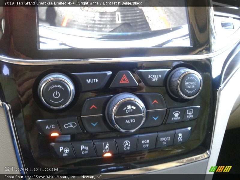 Bright White / Light Frost Beige/Black 2019 Jeep Grand Cherokee Limited 4x4