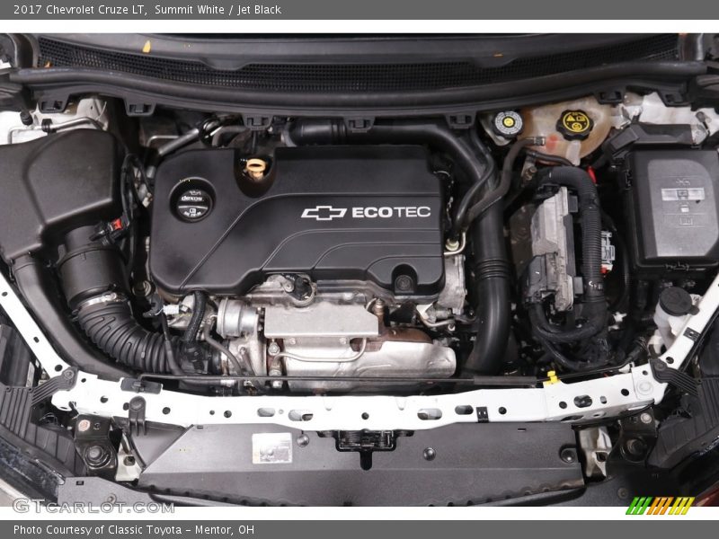 Summit White / Jet Black 2017 Chevrolet Cruze LT
