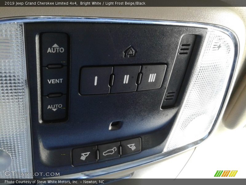 Bright White / Light Frost Beige/Black 2019 Jeep Grand Cherokee Limited 4x4