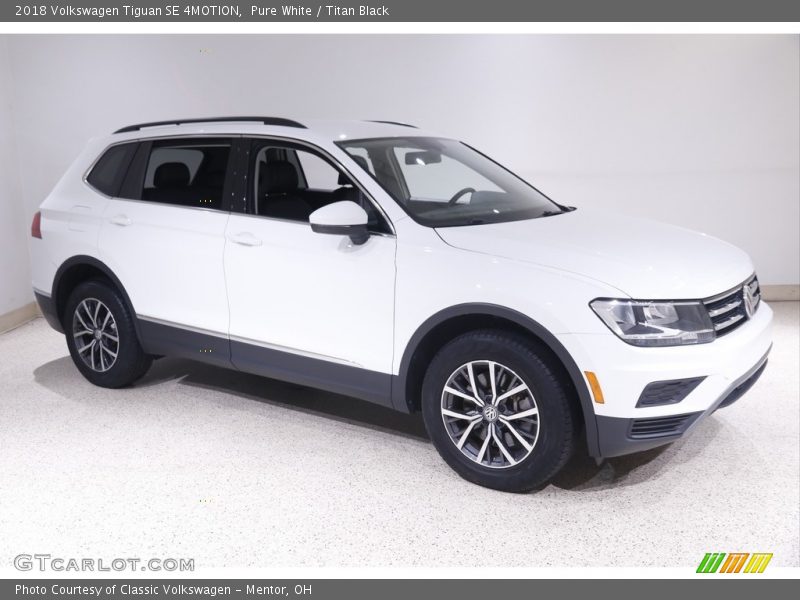 Pure White / Titan Black 2018 Volkswagen Tiguan SE 4MOTION