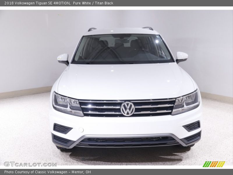 Pure White / Titan Black 2018 Volkswagen Tiguan SE 4MOTION