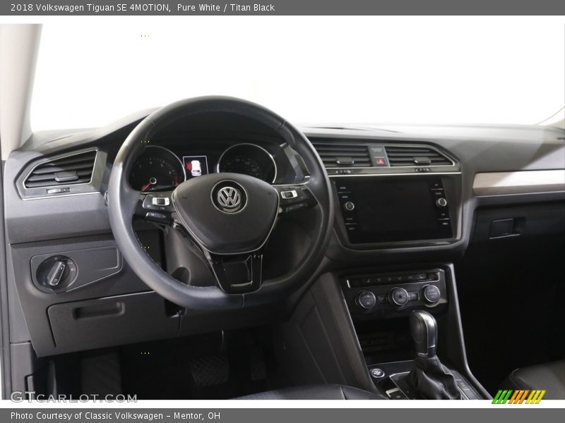 Pure White / Titan Black 2018 Volkswagen Tiguan SE 4MOTION