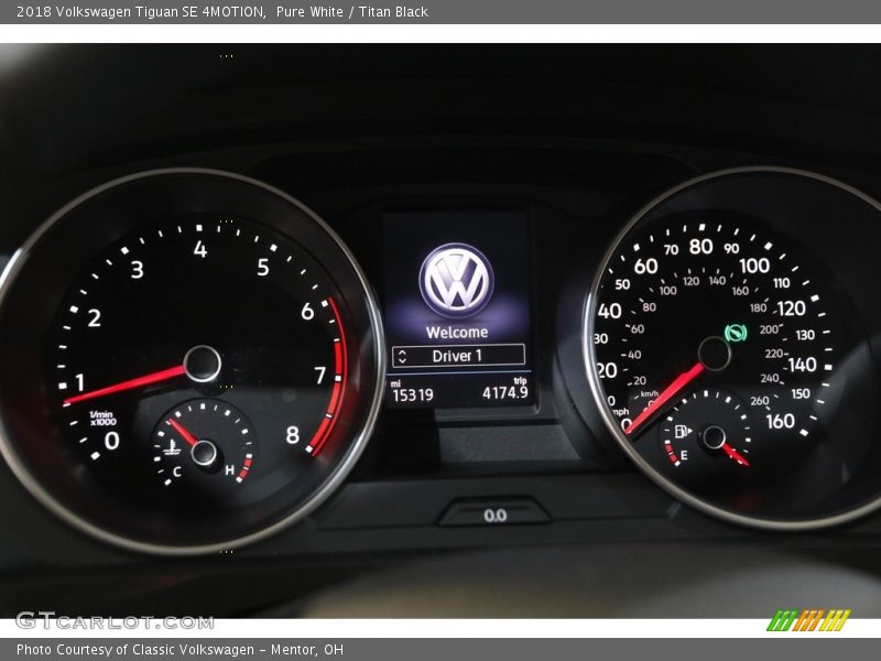 Pure White / Titan Black 2018 Volkswagen Tiguan SE 4MOTION
