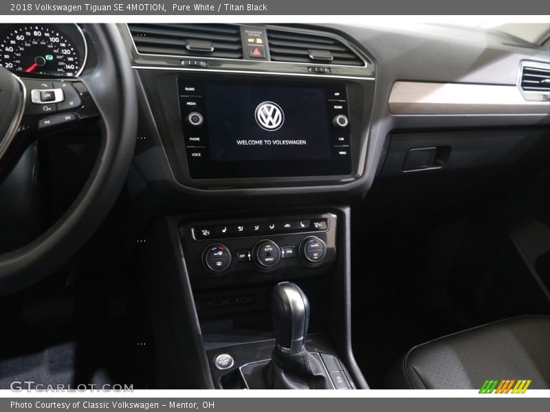 Pure White / Titan Black 2018 Volkswagen Tiguan SE 4MOTION